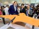 圖說9：高雄市長陳其邁、經濟部長郭智輝等貴賓一同參觀高雄市政府館等專區，歡迎到場體驗豐沛的高雄新創活力