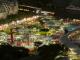[圖1]星光水岸公園夜色璀璨，市民漫步戲水氣氛熱鬧。