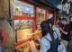 圖說4：今天起跑的「埕市記憶儲存點」展覽遊戲，擴大串聯大溝頂沿線逾50個店家加入，遊客加入Line「埕市鹽遊會YumYum Festival」官方帳號，透過3.5磁碟片闖關解謎與消費體驗，在老街區內找尋鹽埕文化樣貌