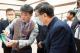 圖4：經發局副局長高鎮遠參觀企業在文化、智慧製造、智慧城市等領域的創新運用成果