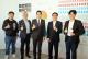 圖4：左起高雄市議員簡煥宗、LINE台灣董事長陳立人、一卡通代理董事長廖泰翔、高雄市長陳其邁、一卡通總經理鄭鎧尹於展區合影