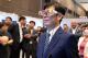 圖說2.陳其邁市長於鴻海科技日智慧城市展區體驗可應用於智慧觀光的City Glass的AR設施