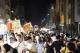 圖說3：鹽埕埔夜市近期因為大港開唱加上黃色小鴨，整個夜市消費人潮幾乎滿出來，每攤都補足更多人手，也有好幾攤轉為年輕二代接手經營或加入創業行列