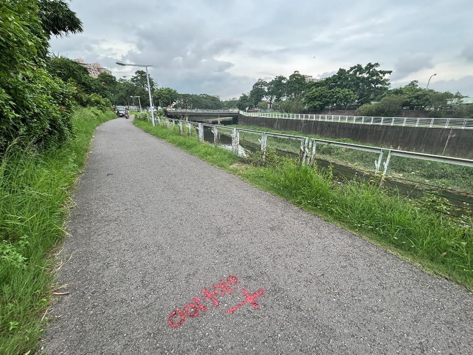 鳳山溪油管路欄杆改善工程完工 提升用路人通行安全