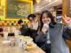 圖1：台北黃小姐及回南部過年的傅先生與友人前往「巨大化美食」店家拍照打卡參加「高雄美食一吉棒」抽獎活動