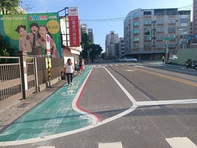 Ensuring School Safety: Installation of Parking-Lane Protected Marked Sidewalks on Guangwu Road in Sanmin District