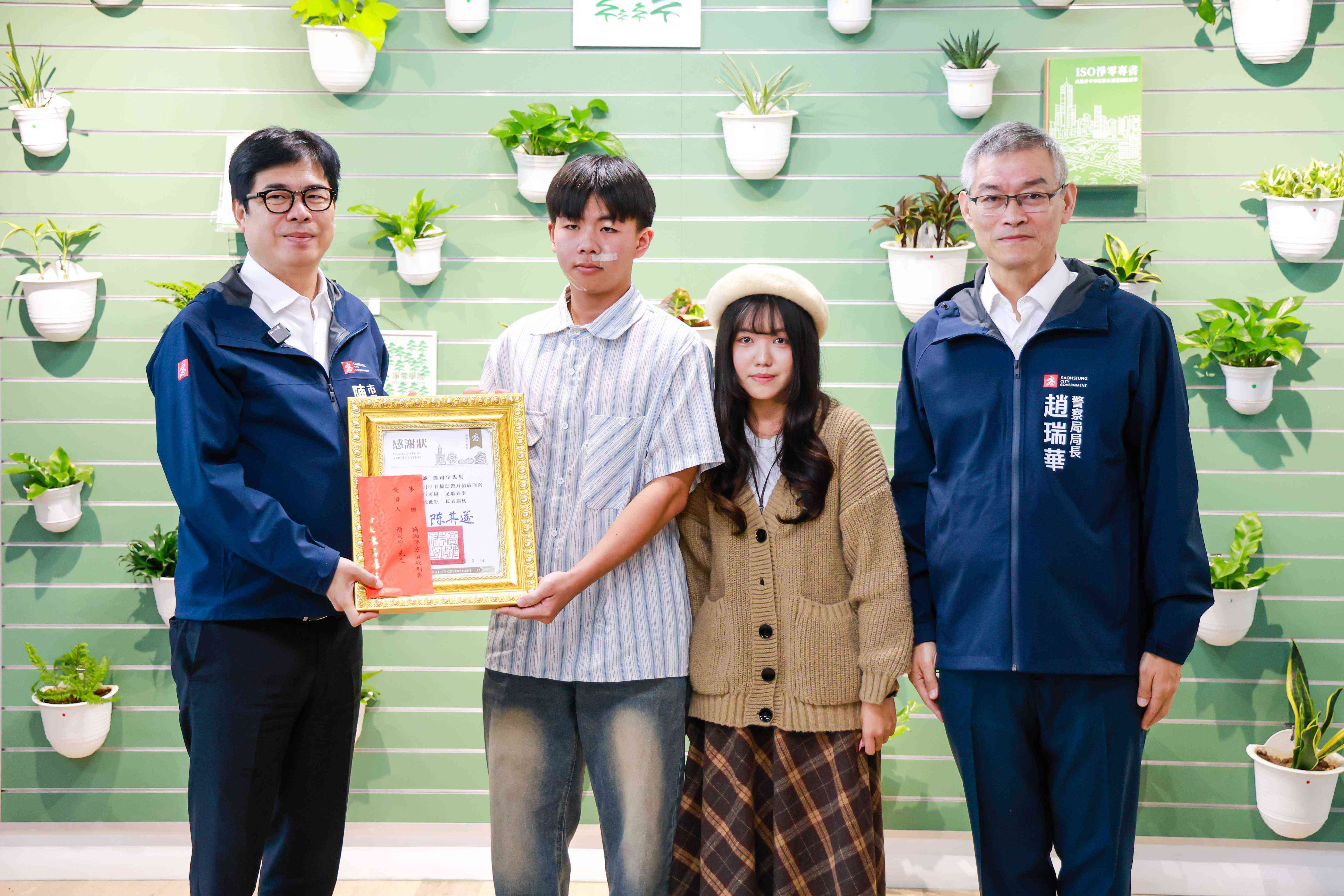 University Student Prevents Further Harm; Junior High Student Assists Perso...