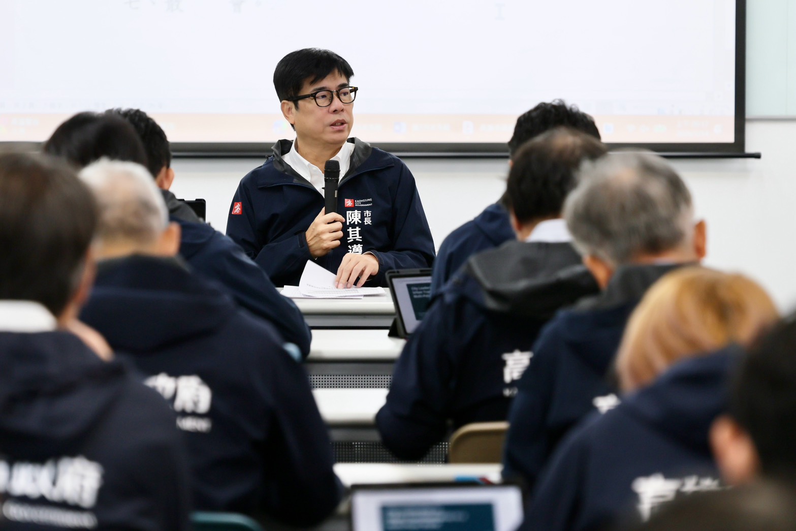 Mayor Chen Chi-mai Calls for Environmental Cleanup and Mosquito Control Fol